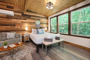 Tiny Tarheel Cozy Retreat Near UNC Tiny House